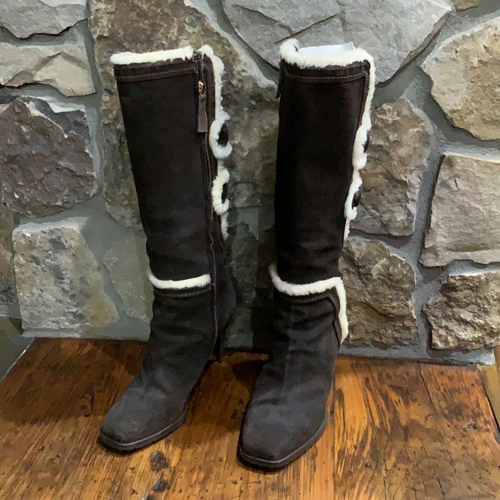 DSquared boots with shearling accent!